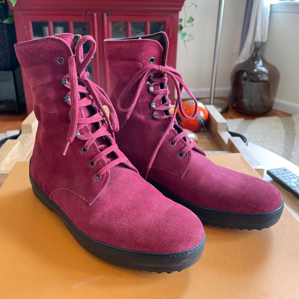 Tod’s Stivaletto Winter Gommini boot.